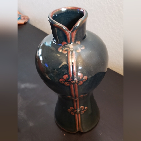Eclectic Black & Gold 4 Button Collared Jacket Ceramic Vase - Picture 3 of 10